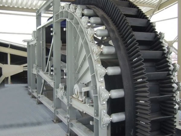 垂直大傾角輸送機(jī) 垂直大傾角輸送機(jī)